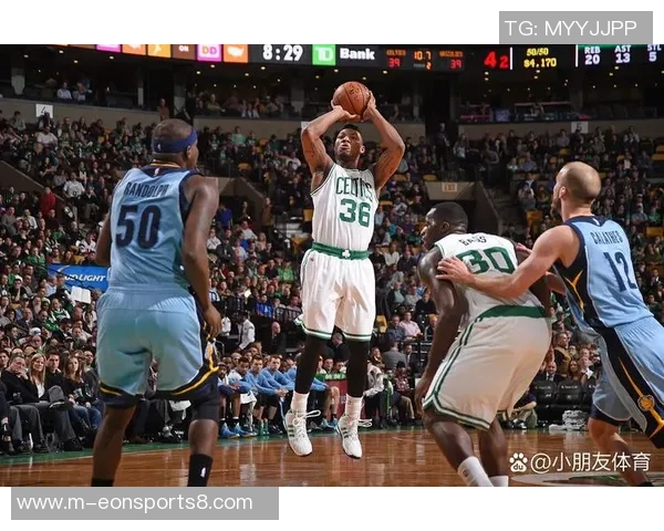 步行者与凯尔特人激战正酣球迷期待精彩对决与精彩表现